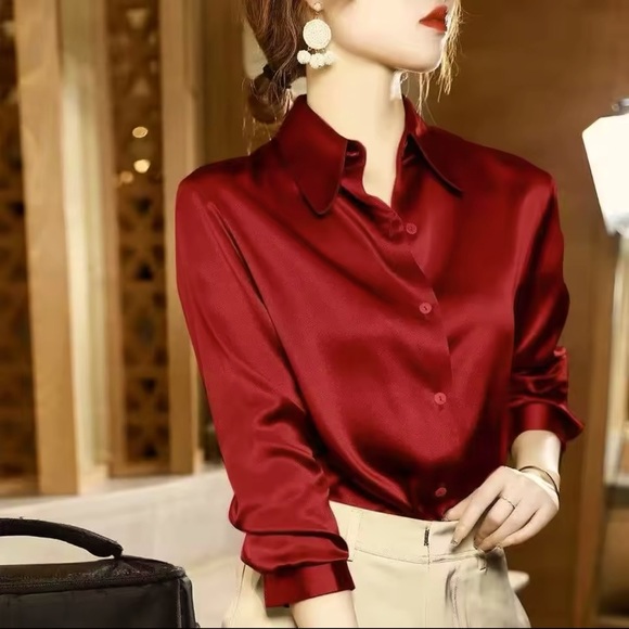Cranberry Silk Blouse 🍓 - Picture 1 of 2